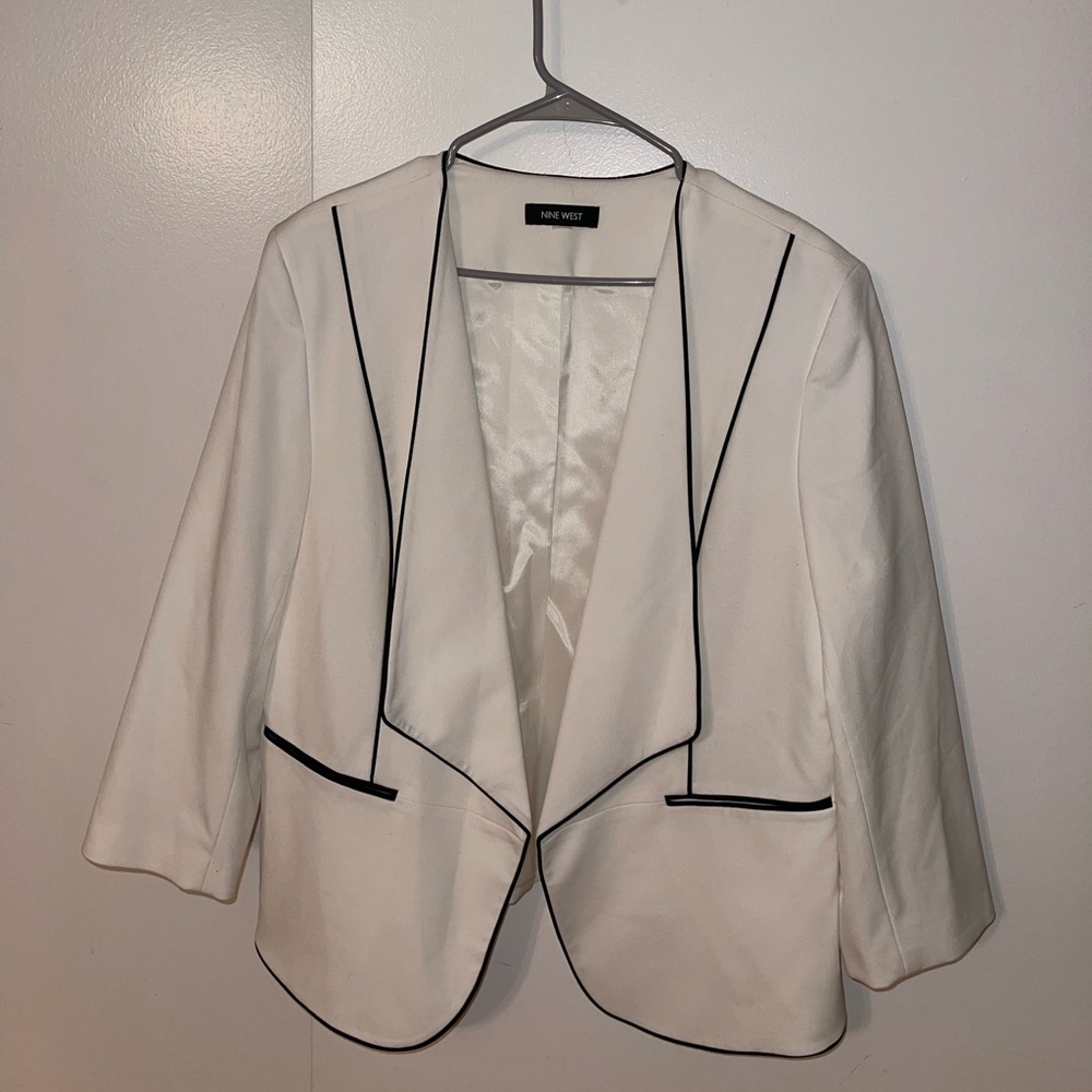 Crème Nine West blazer